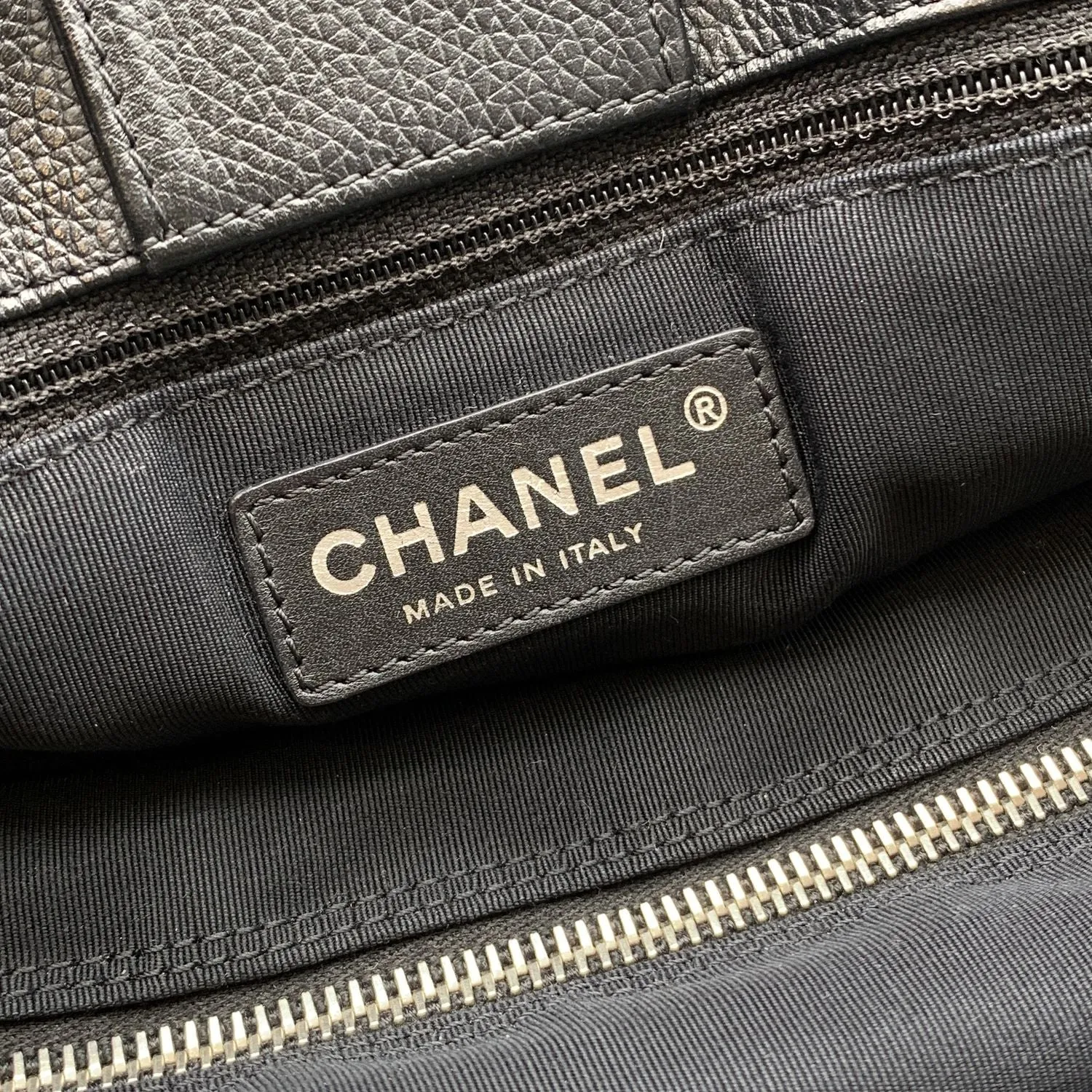 Bag Free returns Top Executive With Quality Chanel Tote Leather Black Ergonomic Pebbled Strap 2010S