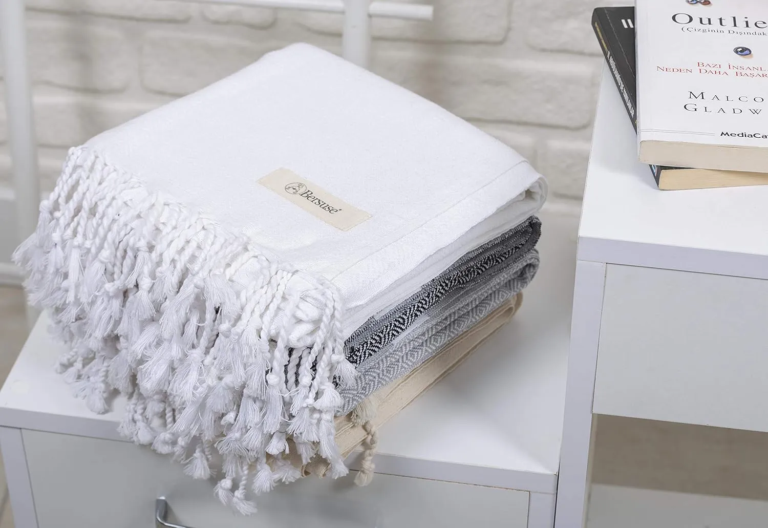 Bersuse 100% Cotton Laodicea Turkish Towel Bath Towel Beach Towel Pool Towel - Beach Essentials for Your Beach Bag - 37x70 Inches, White