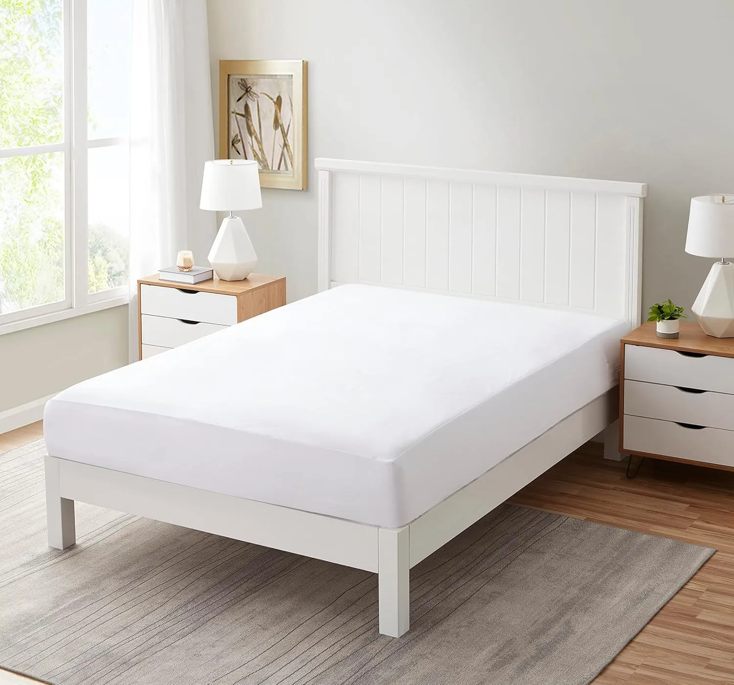 Clorox Waterproof Fitted Mattress Protector, Made with Ultra Soft Stretchable Polyester, Bed Bug Proof & Zippered Enclosure Full Size - White