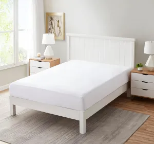 Clorox Waterproof Fitted Mattress Protector, Made with Ultra Soft Stretchable Polyester, Bed Bug Proof & Zippered Enclosure Full Size - White