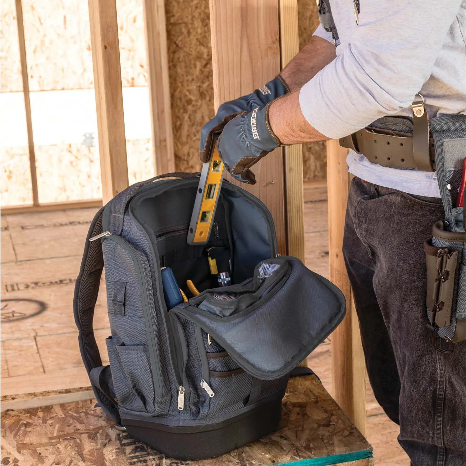 Estwing 94759 20-Inch Hard Bottom Tool Backpack