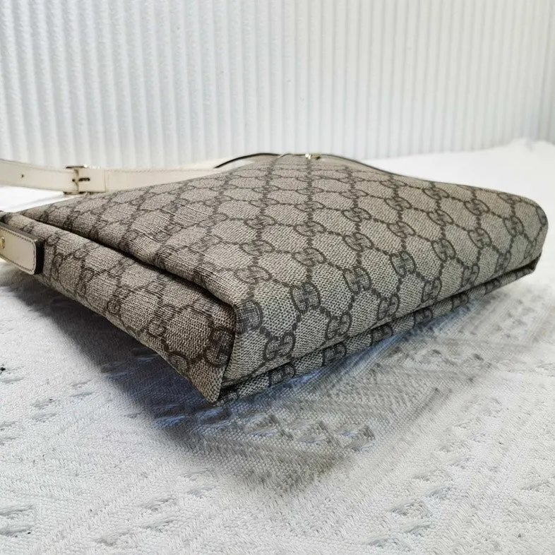 Gucci GG Supreme Beige Canvas Messenger Bag 12316421