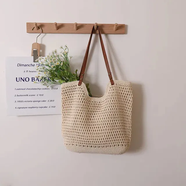Ladies vintage bohemian straw shoulder bag with hollow design