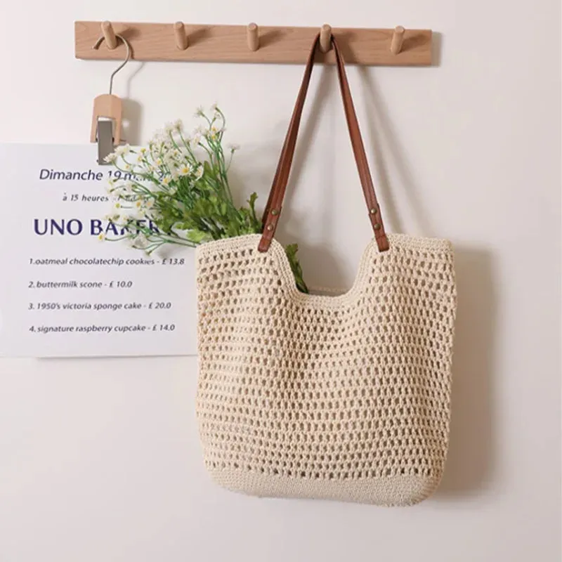 Ladies vintage bohemian straw shoulder bag with hollow design
