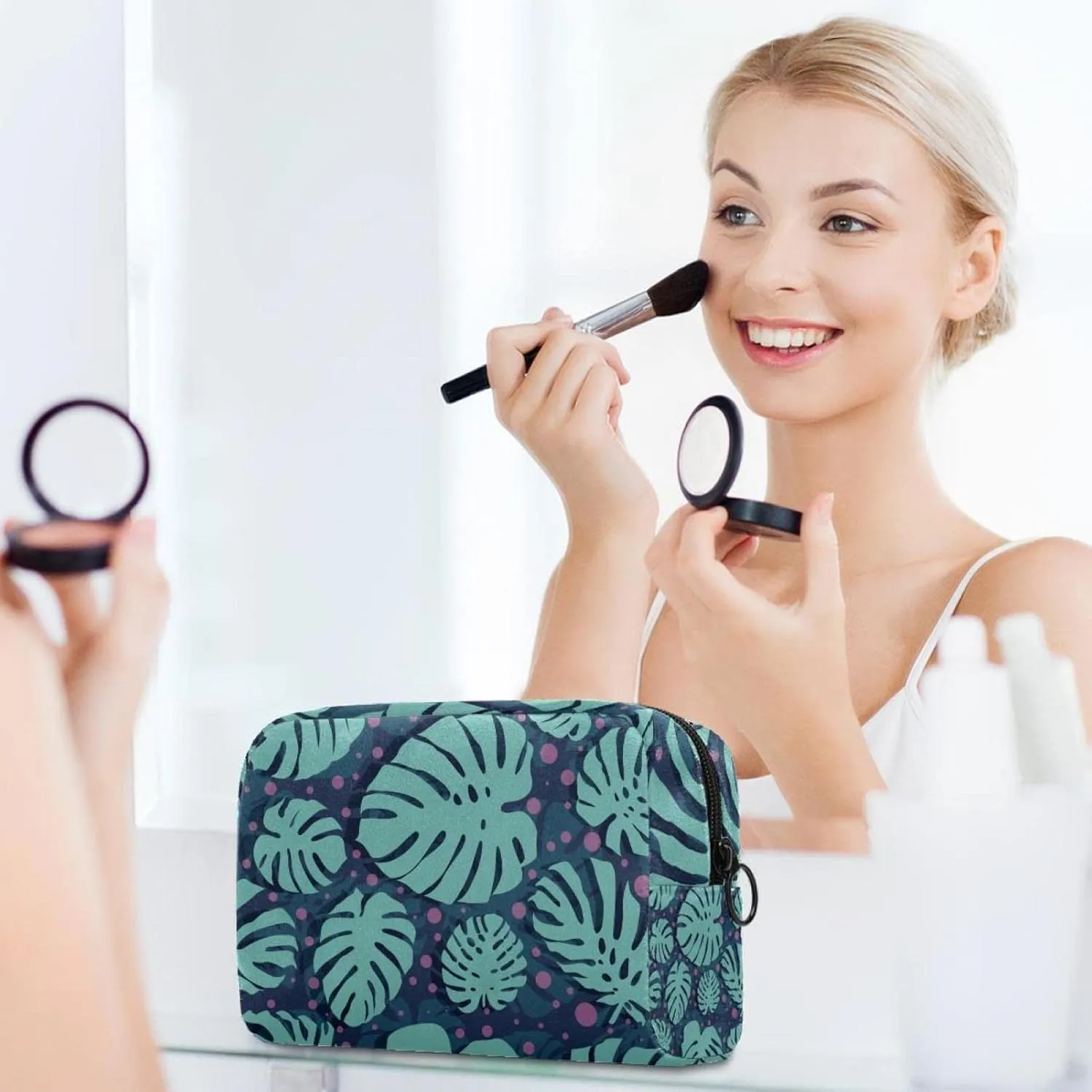 Polka Dotted Background Small Makeup Bags for Women Teen Girls, Makeup Storage Bag with Zipper Accessories Organizer Bag for Travelling
