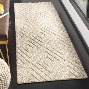 SAFAVIEH Natura Collection Runner Rug - 2'3" x 6', Beige, Handmade Wool, Ideal for High Traffic Areas in Living Room, Bedroom (NAT623B)