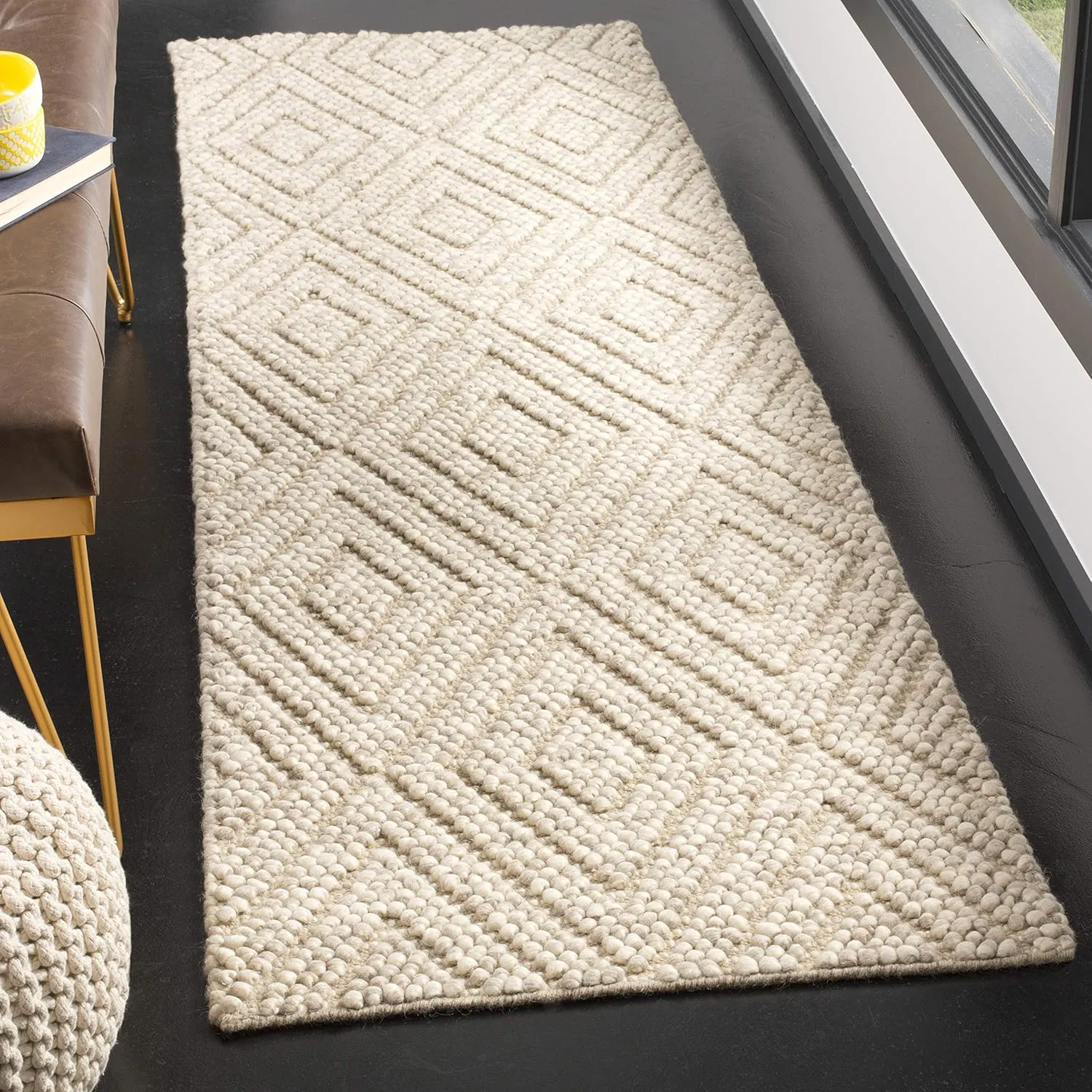 SAFAVIEH Natura Collection Runner Rug - 2'3" x 6', Beige, Handmade Wool, Ideal for High Traffic Areas in Living Room, Bedroom (NAT623B)