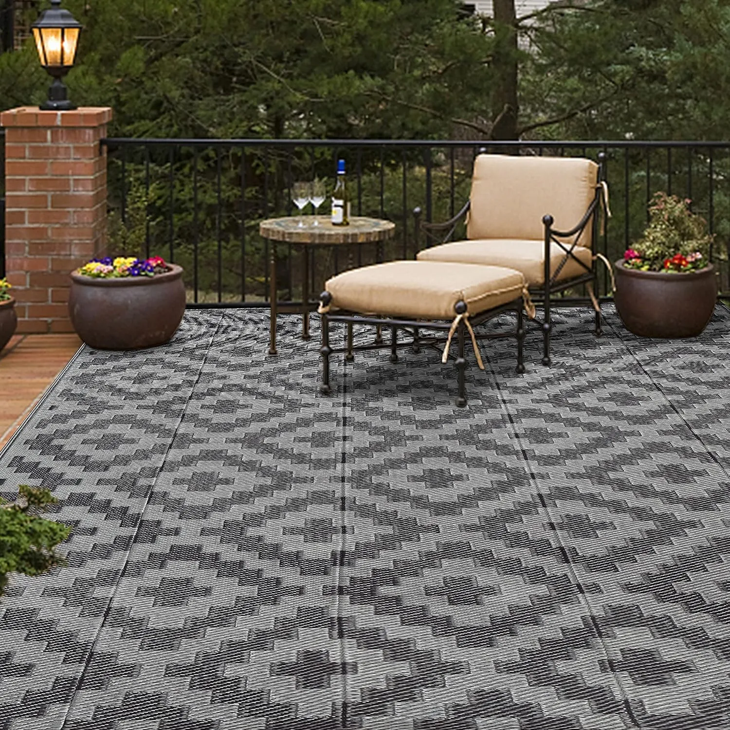 SAND MINE Waterproof Outdoor Rug 6x9 ft, Plastic Reversible Rug, Modern Area Rug, Large Floor Mat for Outdoors, RV, Patio, Backyard, Deck, Picnic, Beach, Camping, Black Grey Lattice