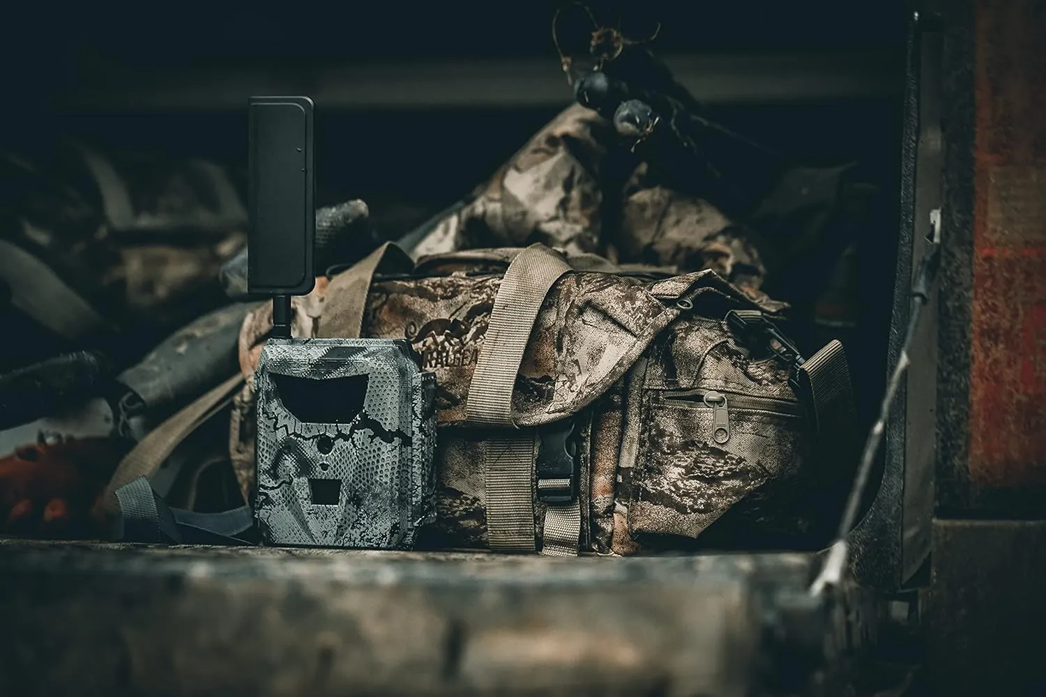 Spartan Camera GoLive 4G LTE Trail Camera, Free Roaming in US, Live-Streaming, Anti-Theft GPS, On-Demand Image&Video Capture,Real-time Updates,Built-in Lithium Battery,Blackout
