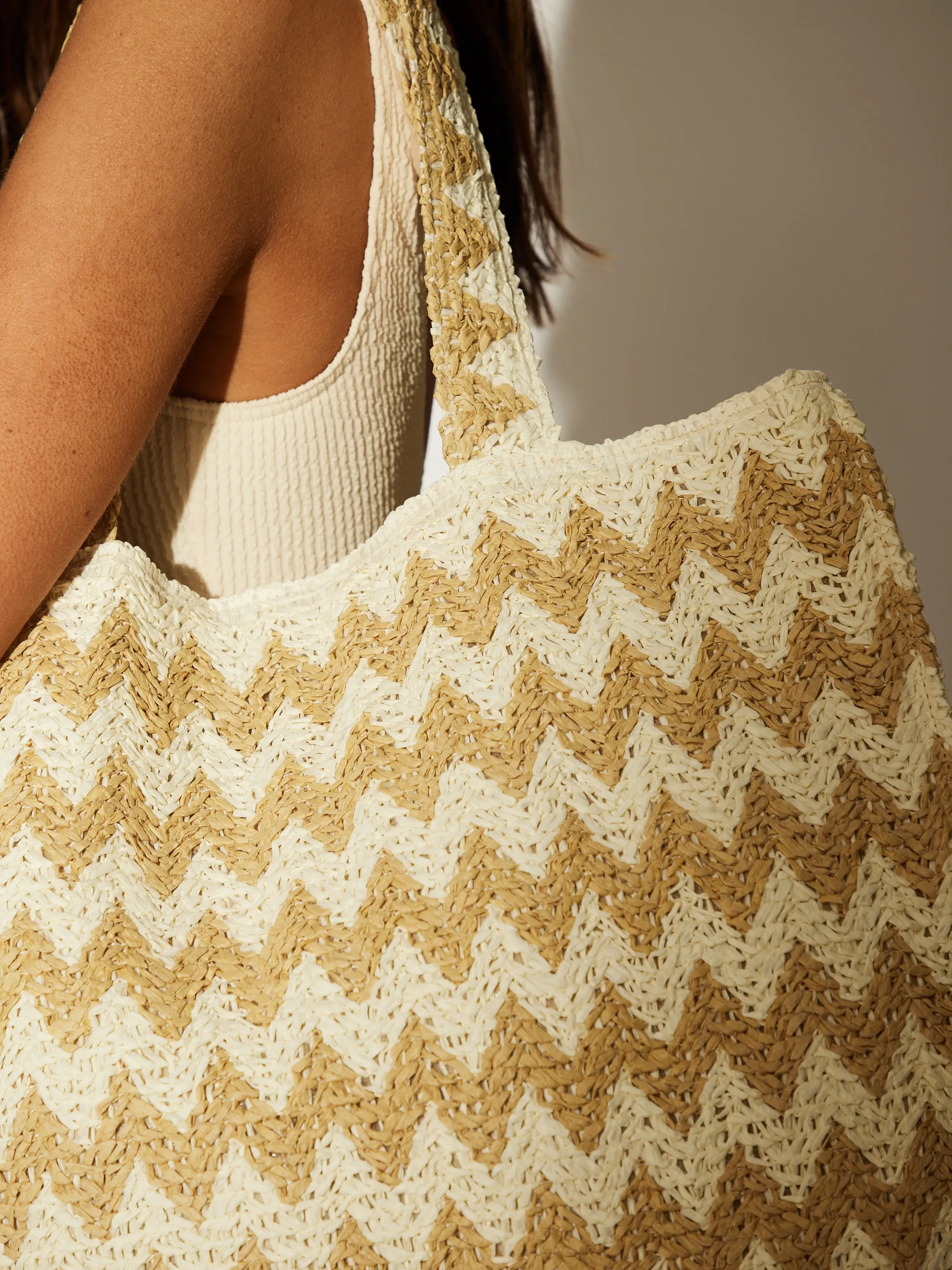 Straw Woven Shoulder Tote Bag in Multi