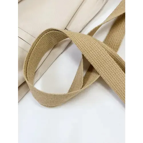 Stylish Straw Woven Tote Bag with Cream Straps for Summer Adventures
