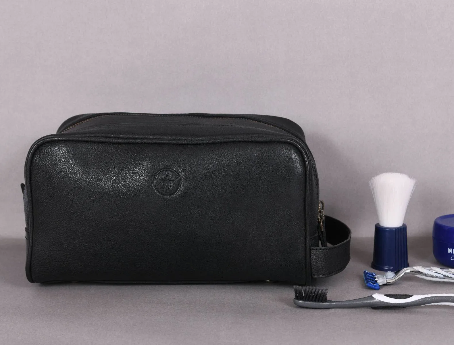 Tampa Leather Toiletry Bag - Raven Black