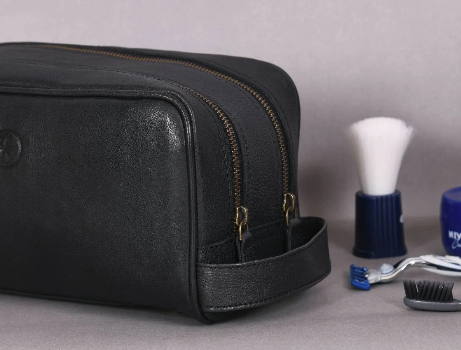 Tampa Leather Toiletry Bag - Raven Black