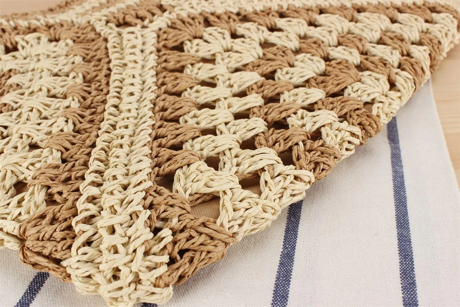 Teeya Straw Crossbody Bag Women Weave Shoulder Bag Round Summer Beach Purse and Handbags