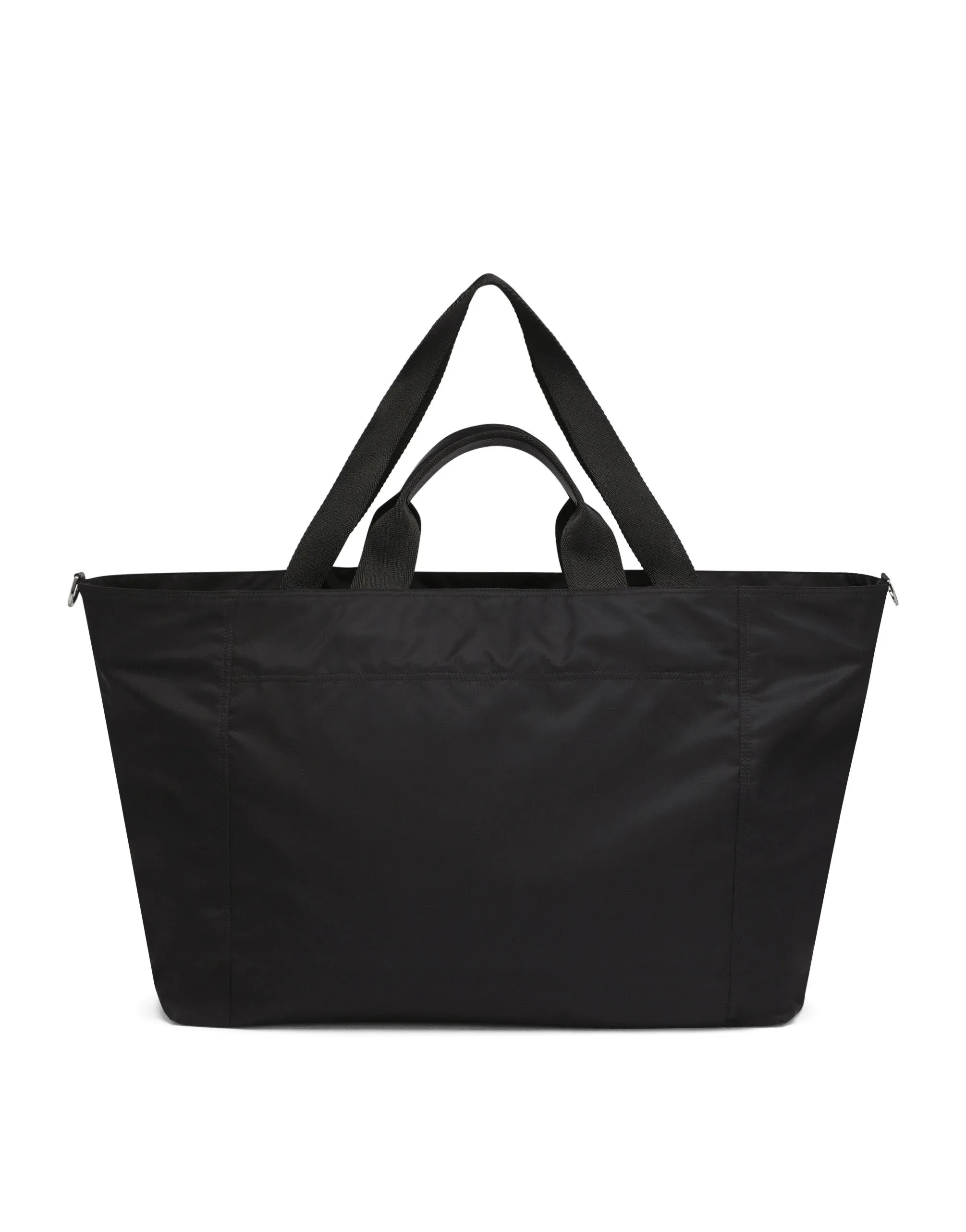 Travel bag with logo plate